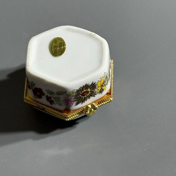 Vintage Floral Porcelain Trinket Box Gold Tone Hexagon Mini Jewelry Box - Picture 4 of 7